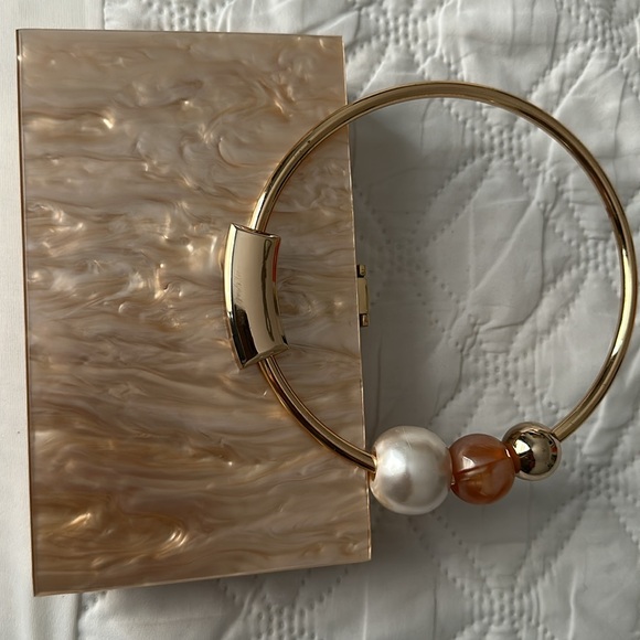 Resin clutch bag with metal beaded handle - Picture 7 of 9